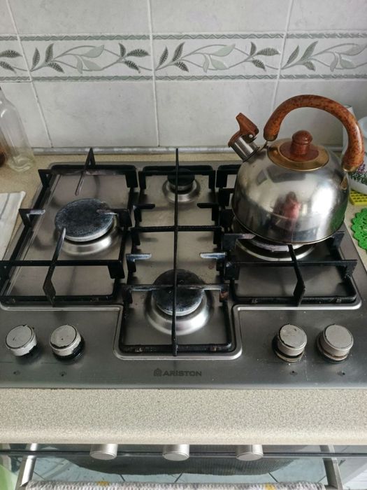 Варочна поверхня і електрична духовка Ariston