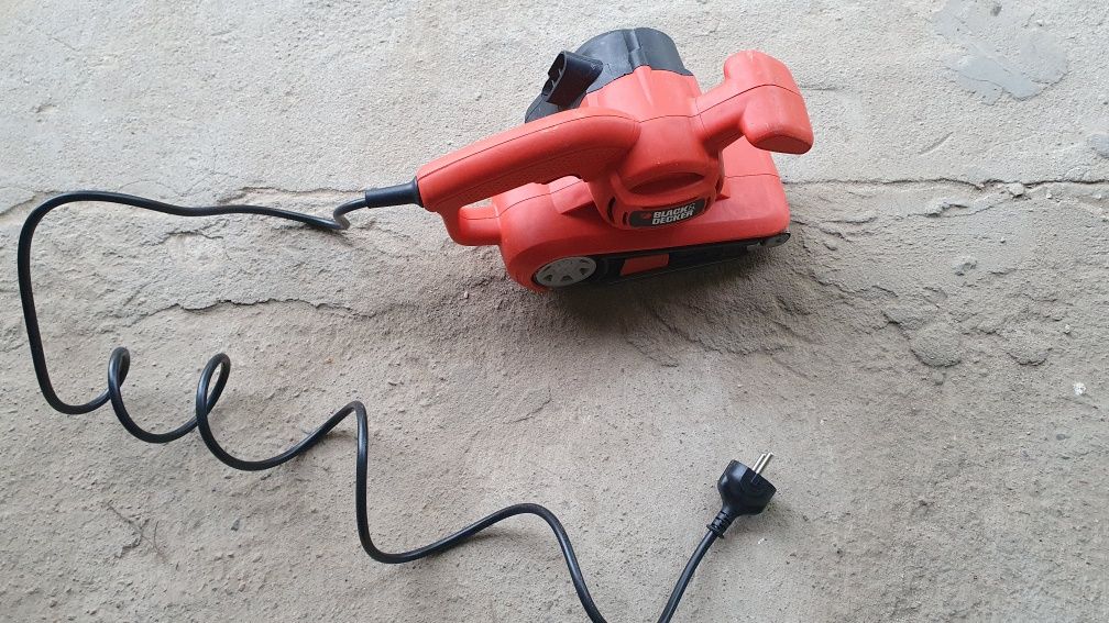 Szlifierka taśmowa Black&Decker KA86 720w