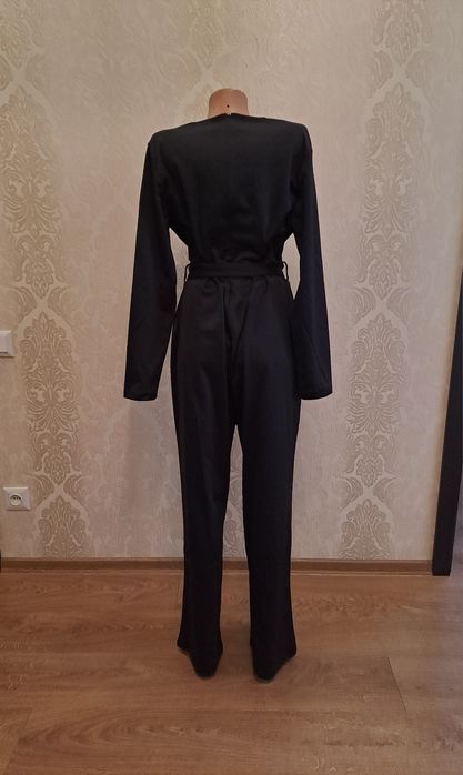Женский черный комбинезон со штанами брюками