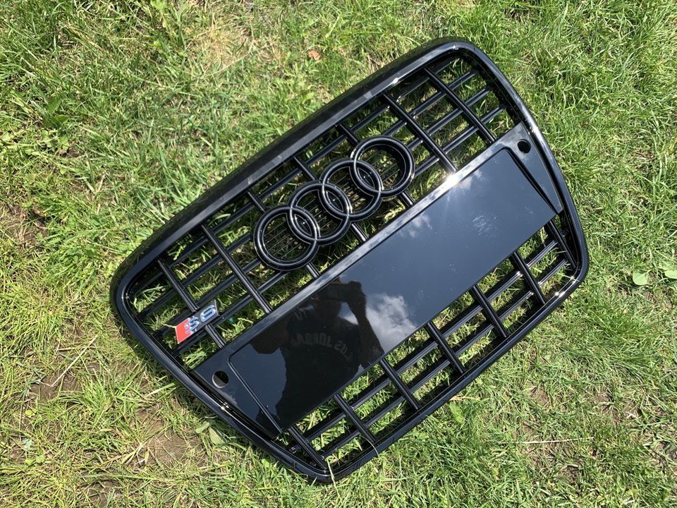 Решетка радиатора Audi A6 2004-2011 год (в стиле S-Line)