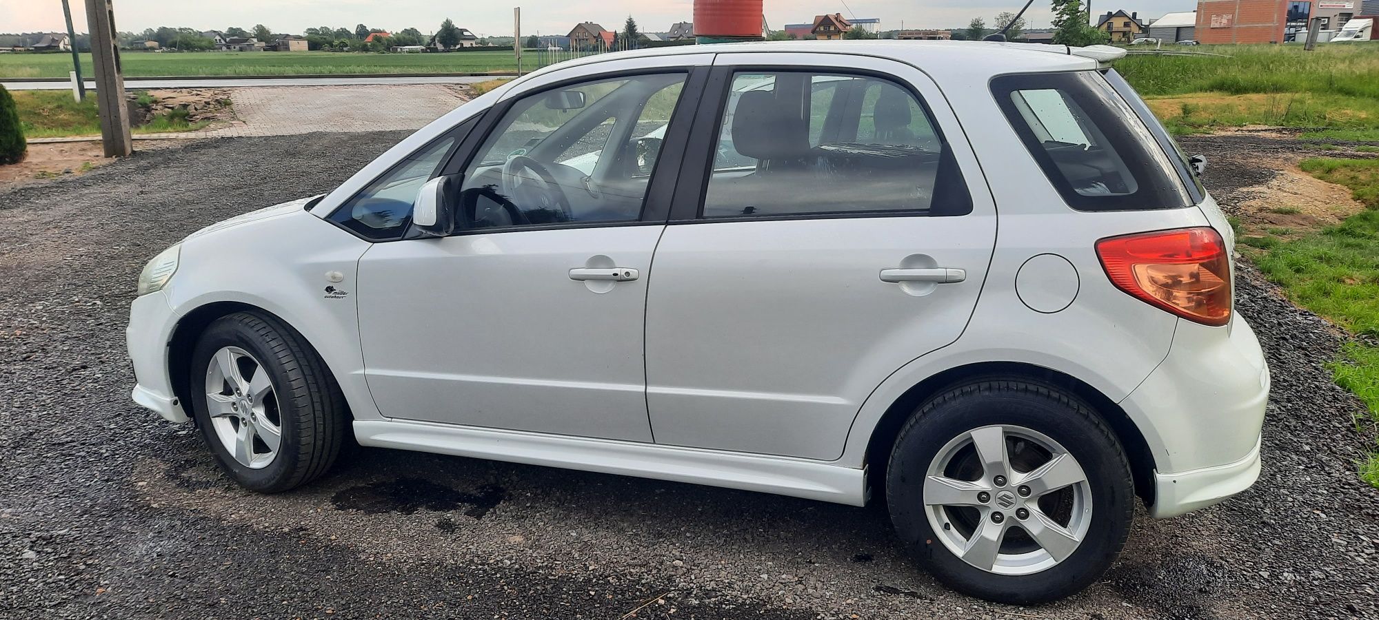 Hyundai Tucson  Suzuki sx4 1.6