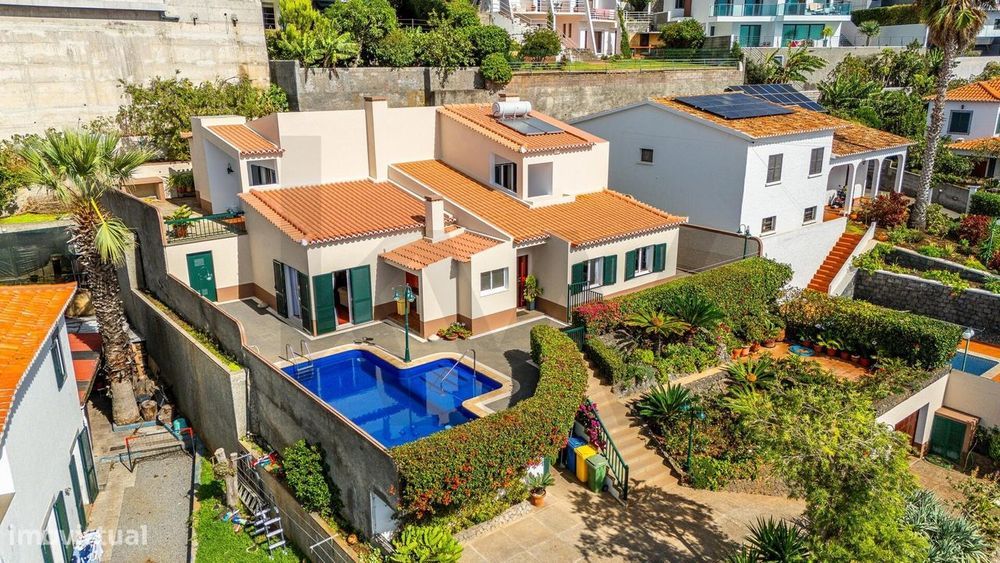 Moradia T4 com 258m2 no Garajau ,Piscina, Vista Mar Panorâmica e Garag