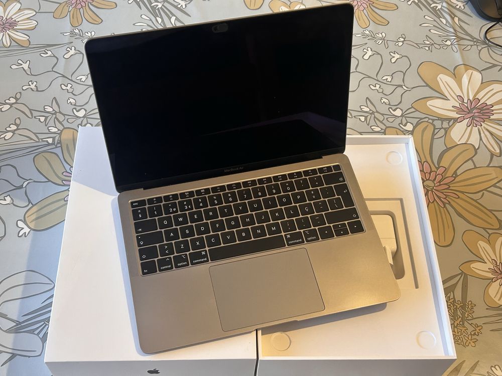 Macbook air em otimo estado