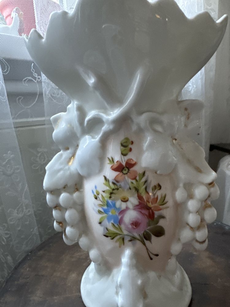 Wazon porcelanowy sygnowany do prywatnych kolekcji