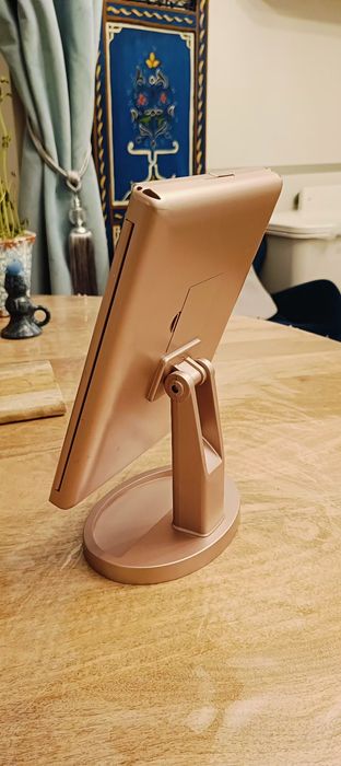 Lustro marki Monat z oświetleniem ledowym.