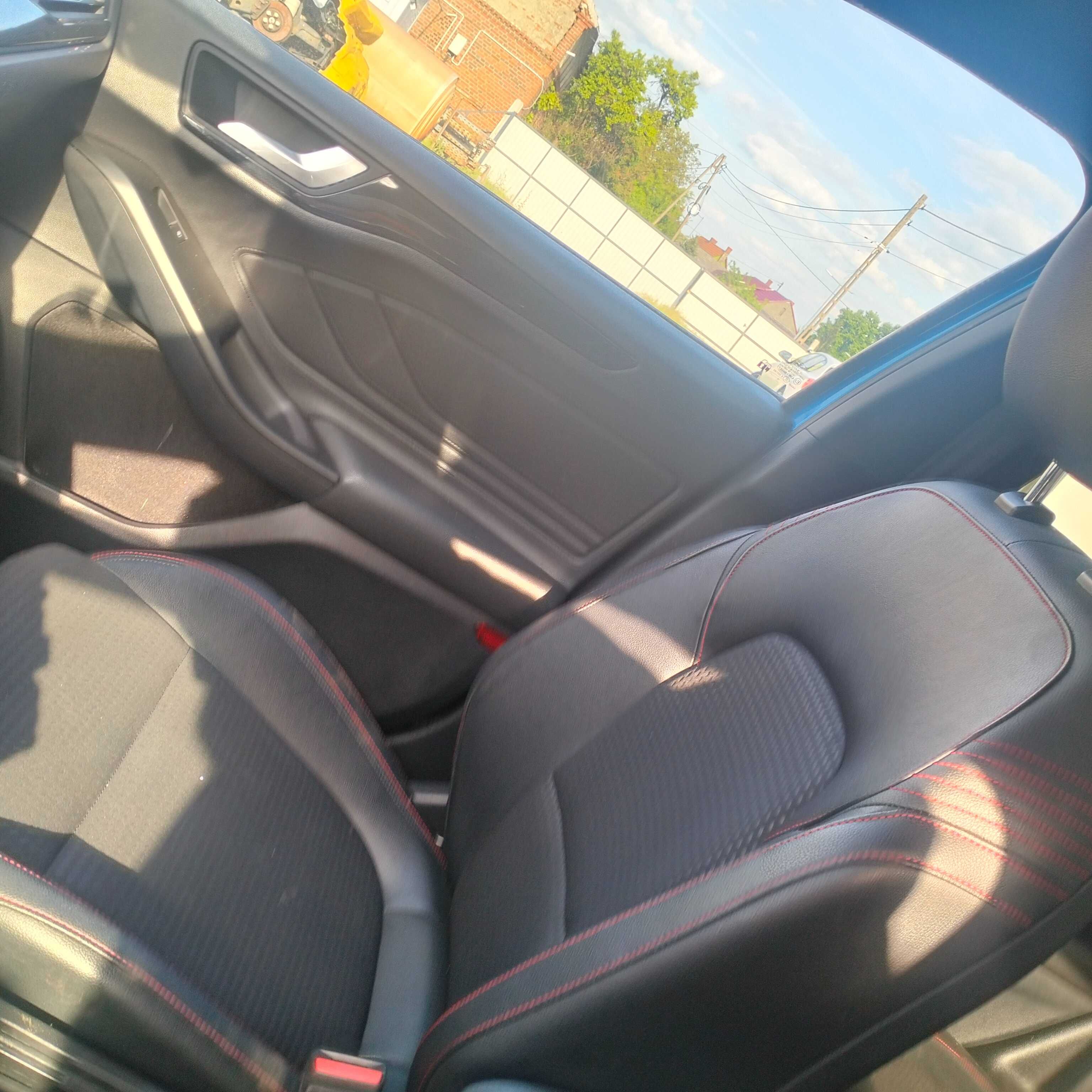 fotele kanapa tapicerki ford focus mk4 st line grzane czerwona nić
