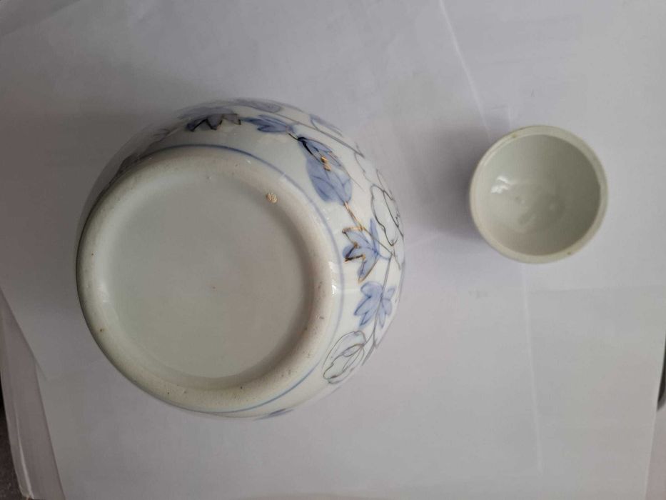 Pote de gengibre azul e branco em porcelana oriental