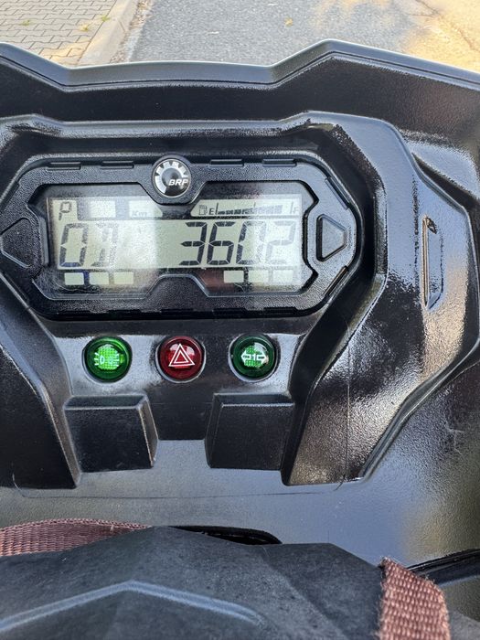 Moto 4 Can Am 570 como nova