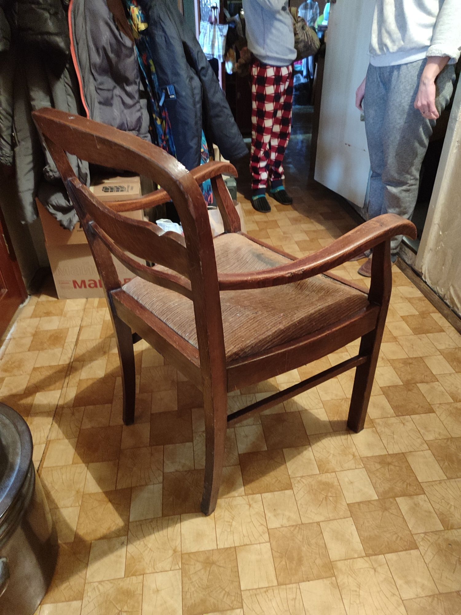 Старі антикварні крісла