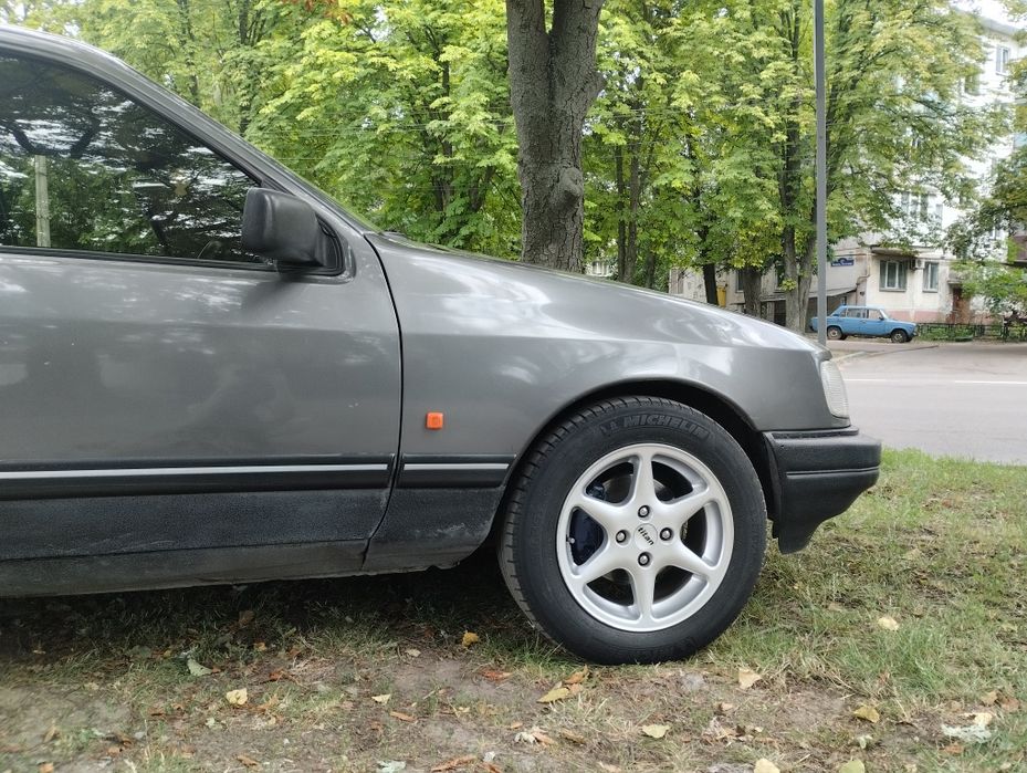 Ford Sierra 2.0 DOHC 1992 ГАЗ/БЕНЗИН