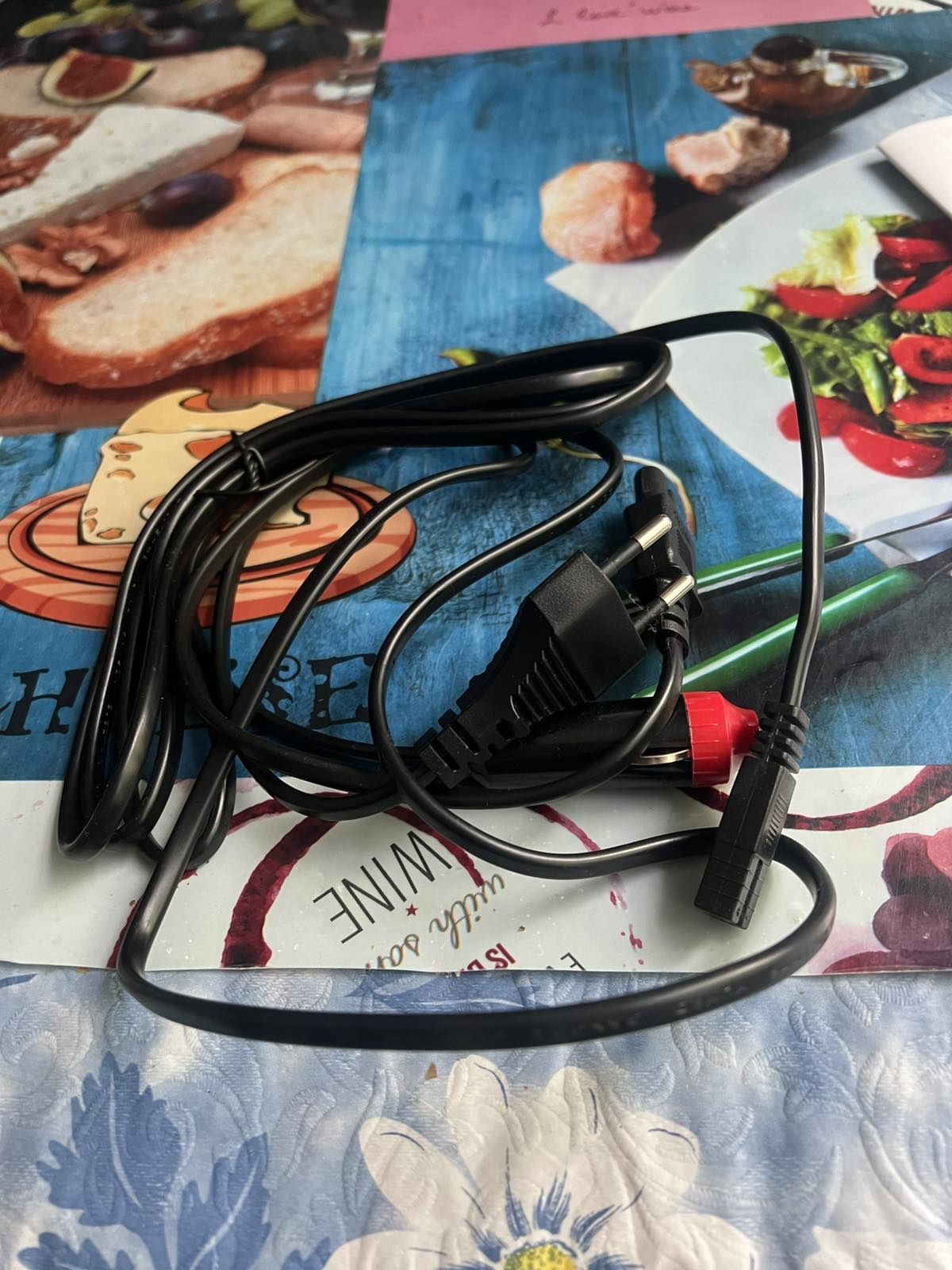 Продам міні холодильник 12v