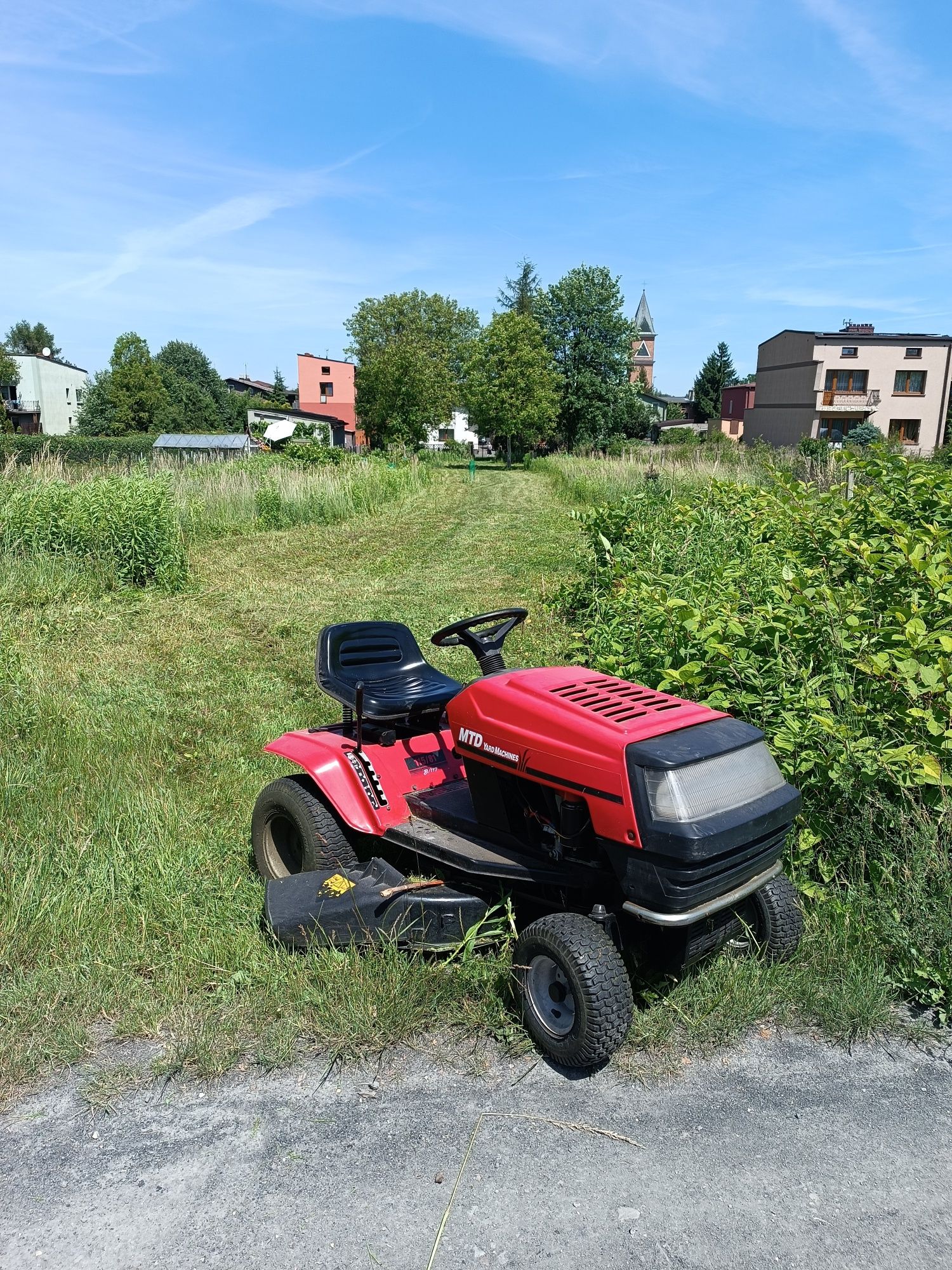 Koszenie trawy trawników wycinka drzew