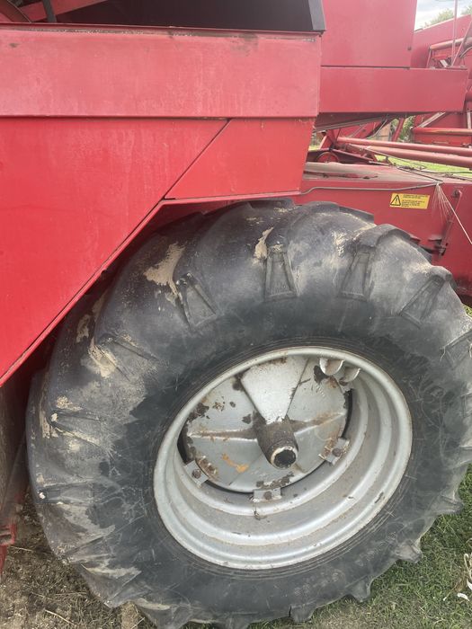 Продам комбайн Massey Ferguson 330