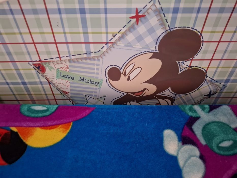 Cama Mickey c/colchão e traves laterais