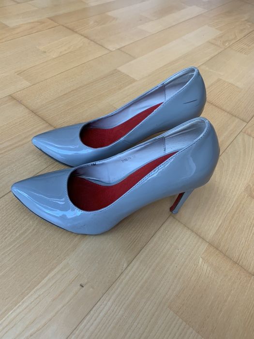 Szpilki lakierki szare