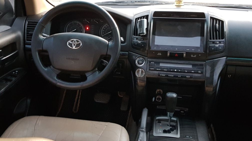 Toyota Land Cruiser 200 2008 рік