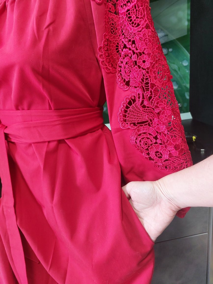 Червона святкова сукня в стилі вишиванки , розмір  S