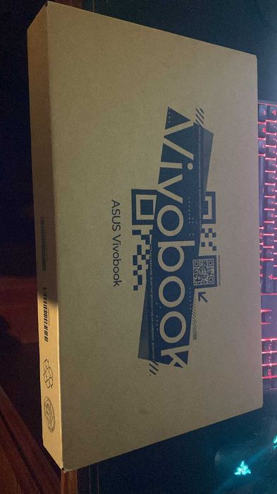 Portátil ASUS Vivobook (AMD Ryzen 5 7520U - RAM: 16 GB - 512 GB SSD)