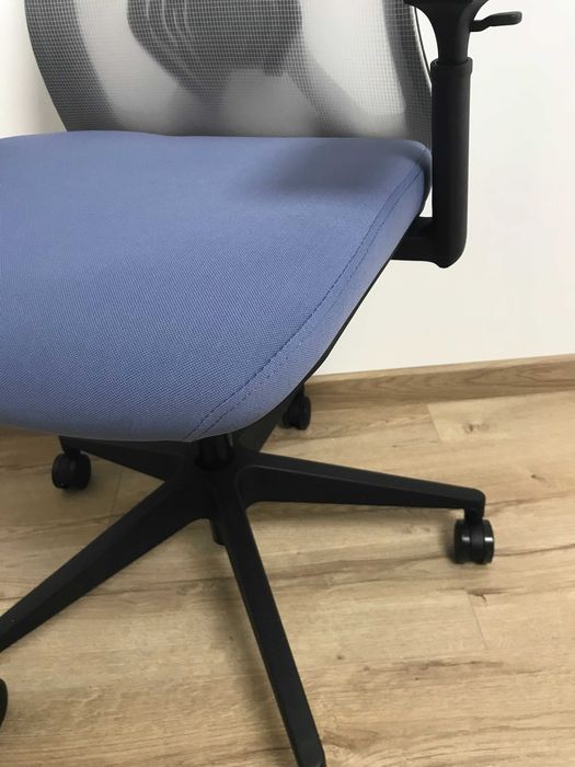 Крісло офісне ергономічне QU-Nher SK9,біле/синє, до150 кг