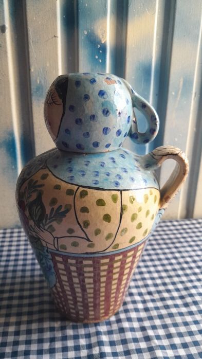 Garrafa em barro com caneca