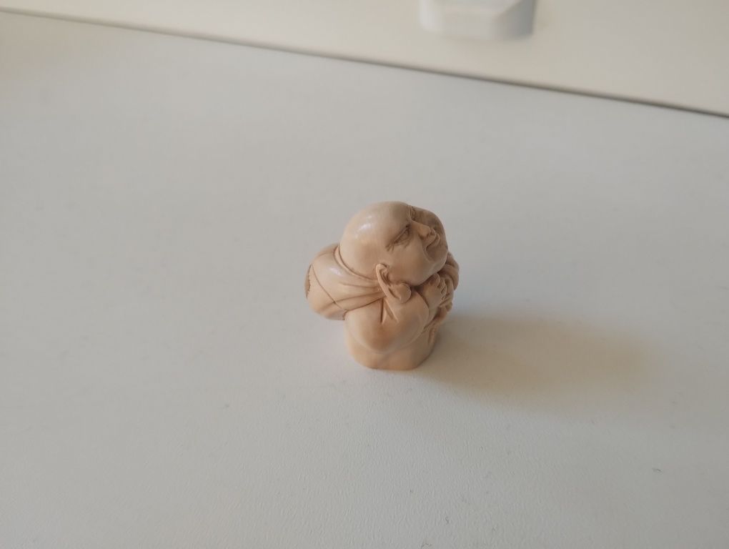 Нецке Хотэй Кость