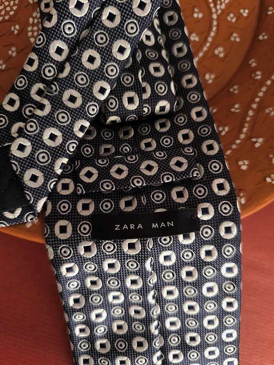 Gravata  texturizada bicolor padrão de jacquard aprimorado    Zara