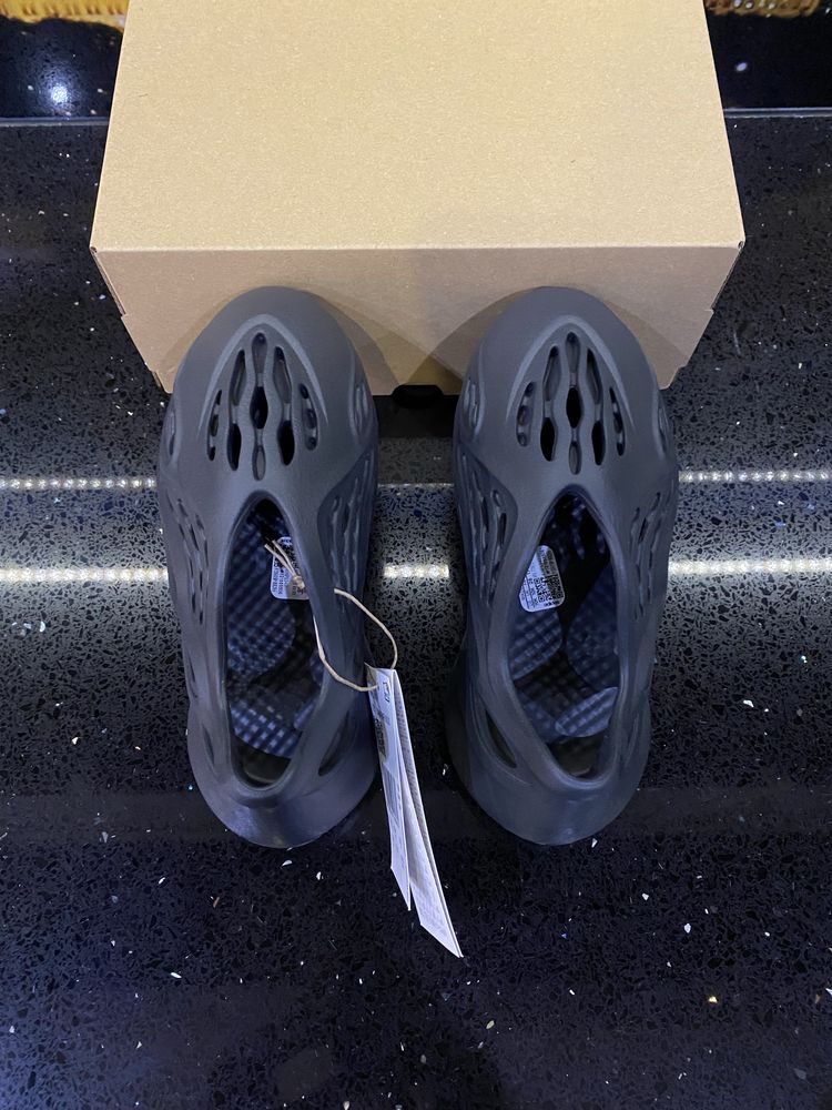 Yeezy YZY Foam Runner RNNR Kids ONYX r. EU 28 US 10K Oryginalne Nowe