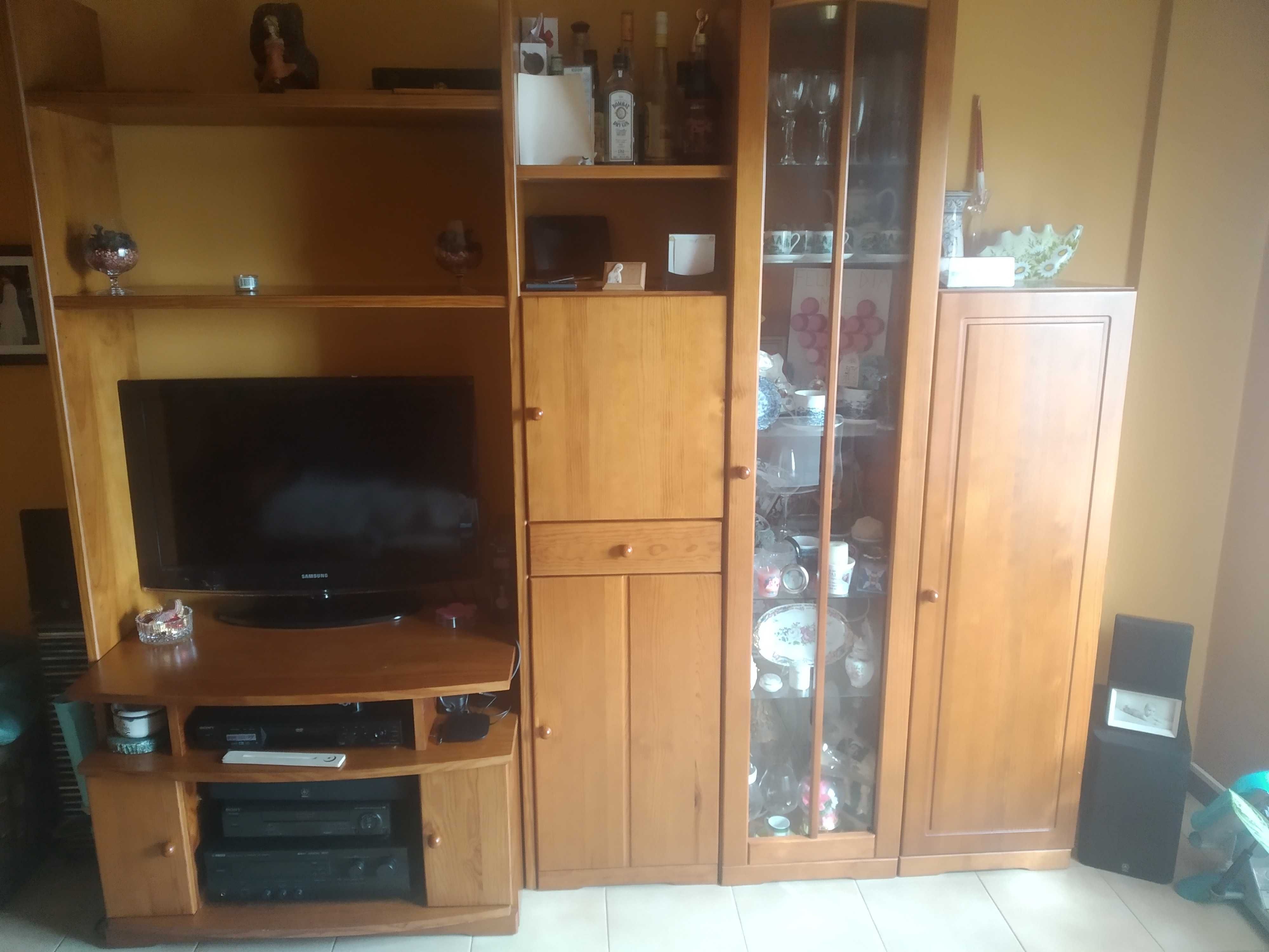 Móvel de Sala em pinho mel