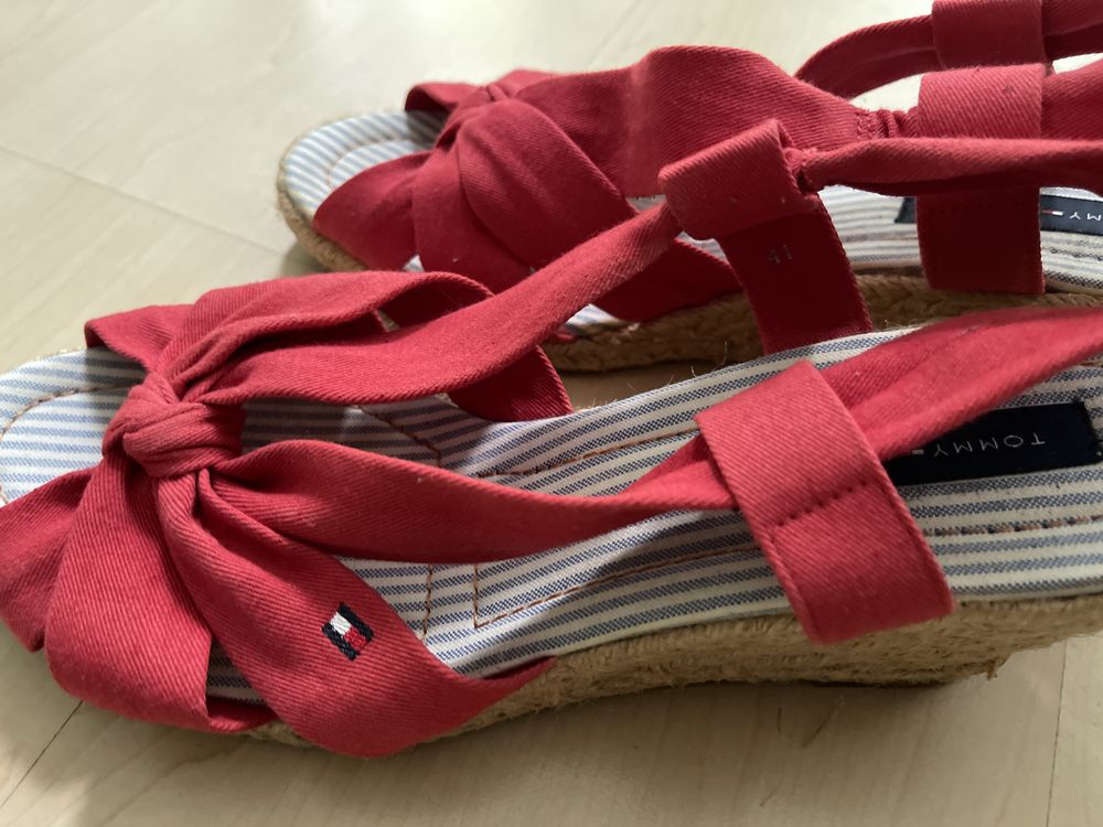 Tommy Hilfiger espadryle na koturnie 41 na platformie czerwone