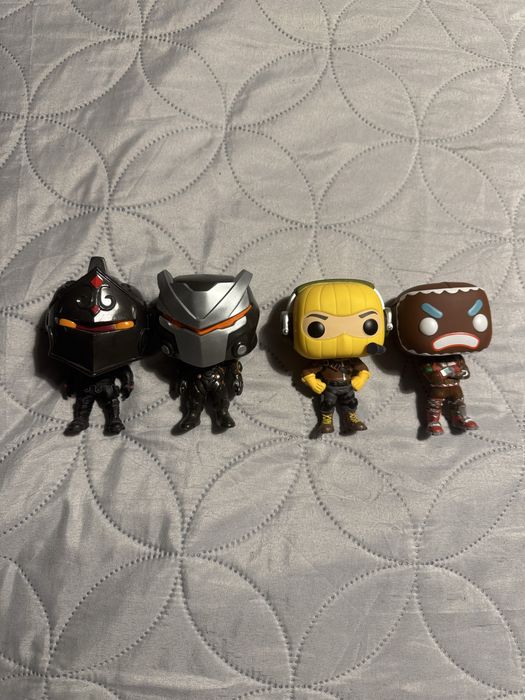 4 bonecos Pop funko de fortnite