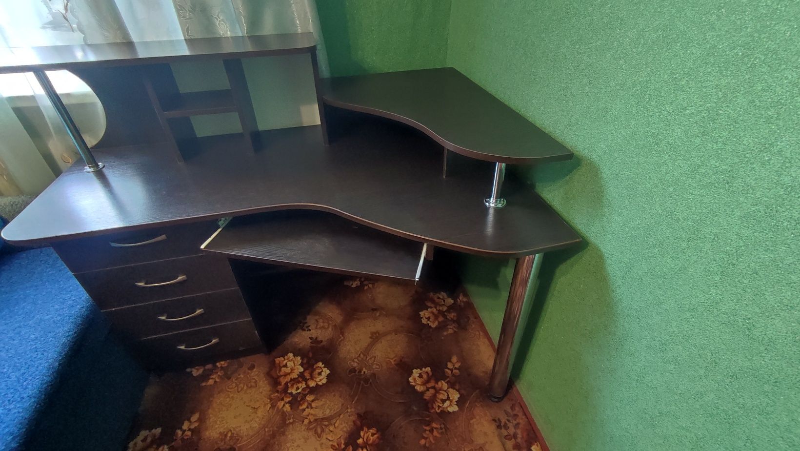 Компютерний стіл