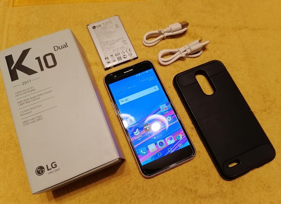 Smartfon LG K10 - (2017) - delikatnie uszkodzony wyświetlacz