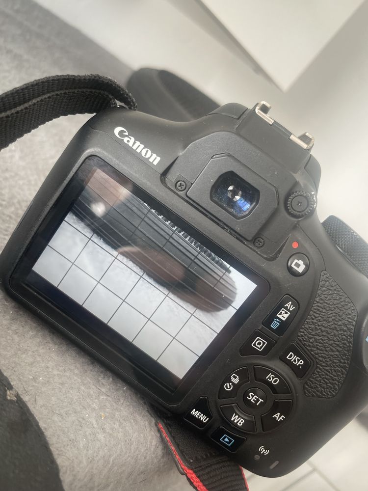 Canon EOS 1300D 2 obiektywy, karta pamieci, pokrowiec, malo uzywany