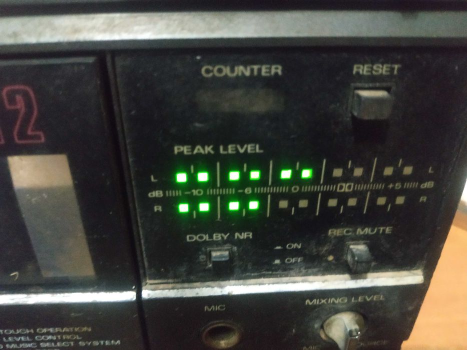 магнитола духкассетная с приемником  SANYO