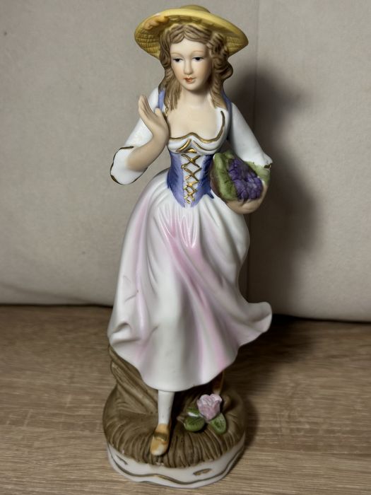 Порцелянові статуетки