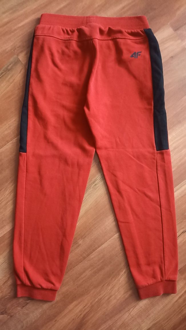 Dresowe spodnie chłopięce 4f, r. 140