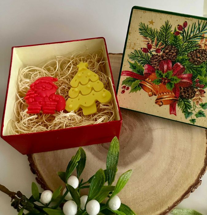 Ręcznie robione pudełko oraz mydełka glicerynowe