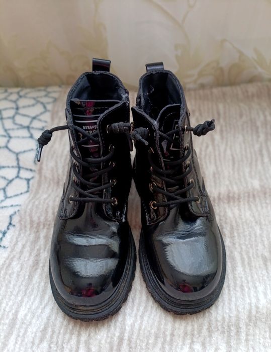 Продам взуття в ідеальному стані,осінь-весна