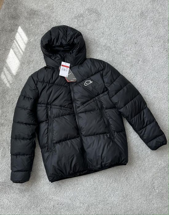 Пуховик чорний Nike