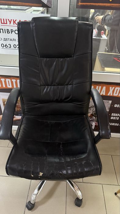Крісло офісне чорного кольору