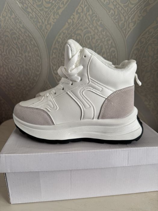 Зимние женские кроссовки