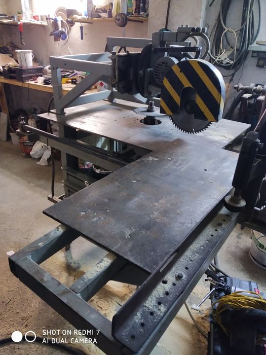 Frezarko-pila z bocznym stołem