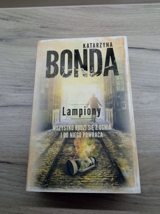 Książka kryminał Katarzyna Bonda Lampiony