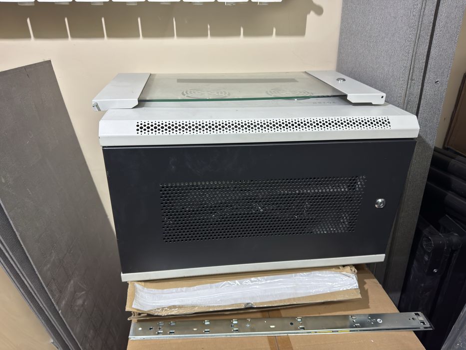 Nowa Szafa  rack  TOTEN