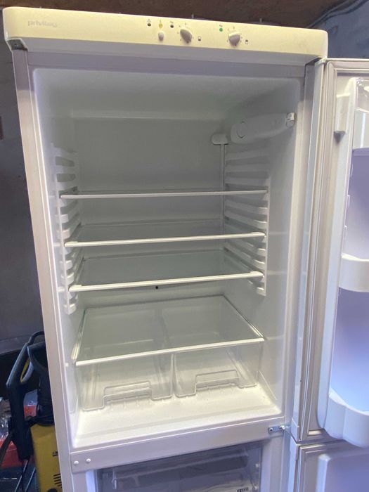 Холодильник Privileg 300 літрів 2 компресори