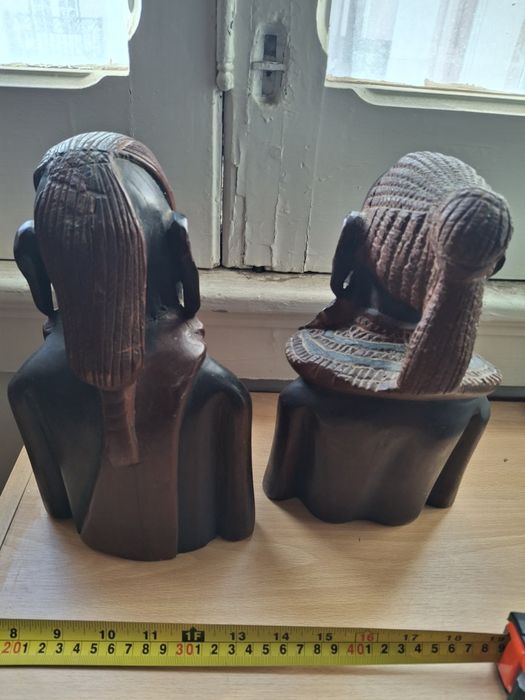 2 esculturas africanas com cerca 28 cms cada