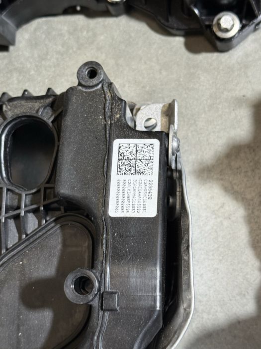 Клапанна кришка головки гбц Sprinter W907 W910 OM652 2.0 W447 W213