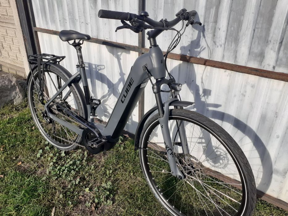 Rower elektryczny Cube Pro