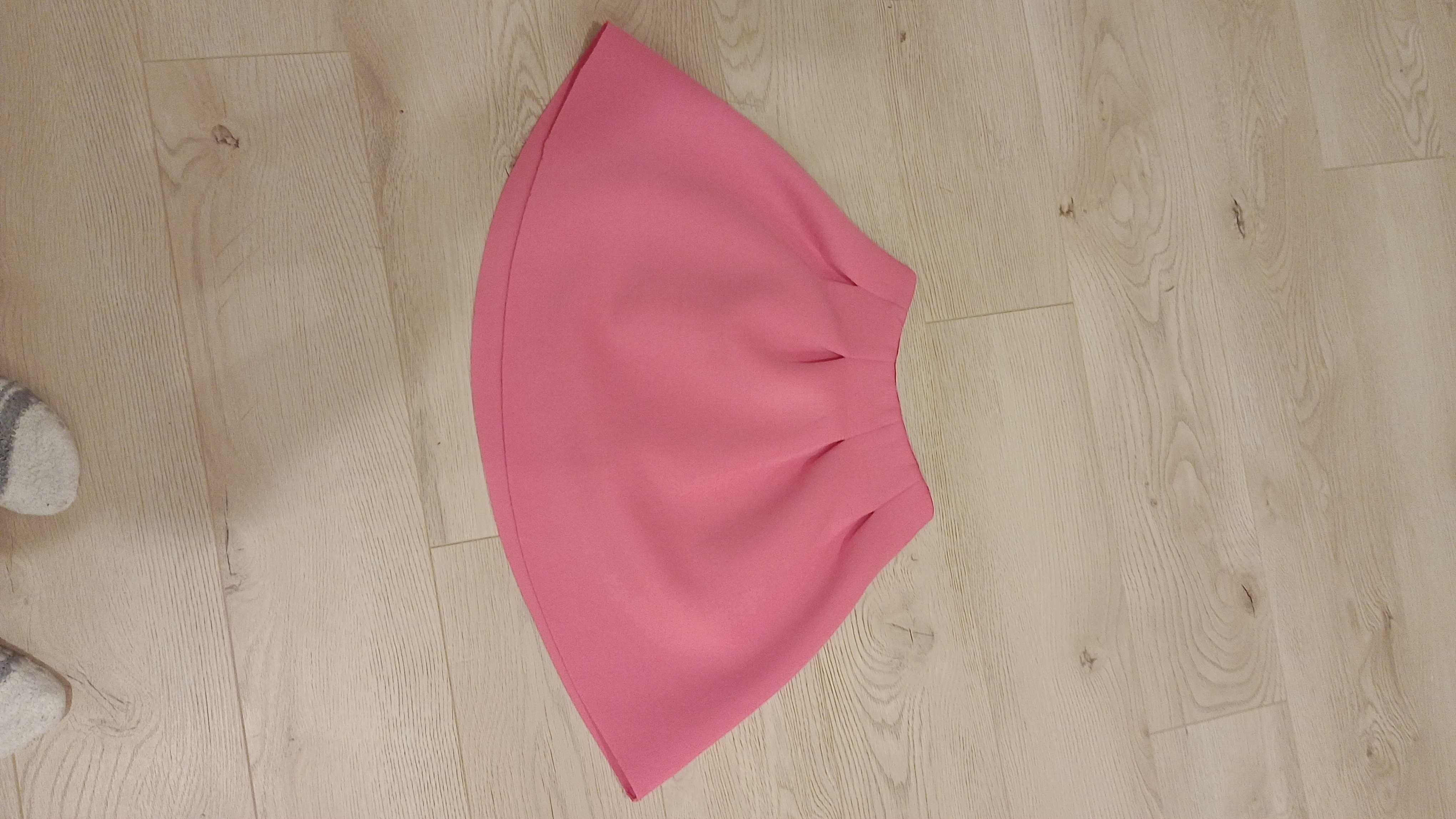 Różowa spódniczka z pięknie układającego się materiału 128