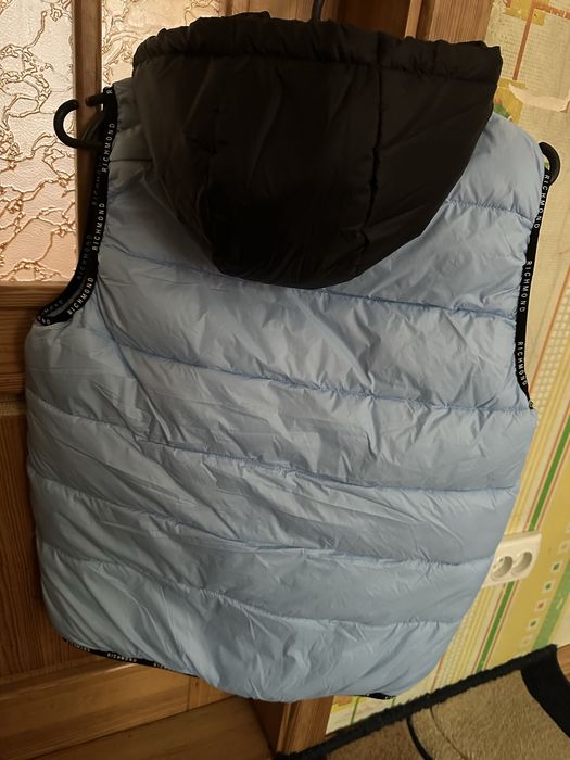 Продам  нову жилетку бренд RICHMOND